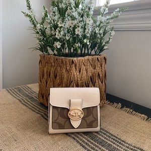 👛 Coach Georgie Wallet, New, Chalk with Signature.